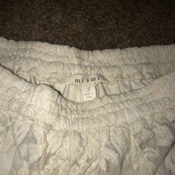 White lace shorts - Picture 2 of 2